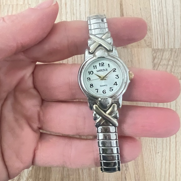 Watch-it ladies silver tone bracelet watch NEW BATTERY - Picture 1 of 9